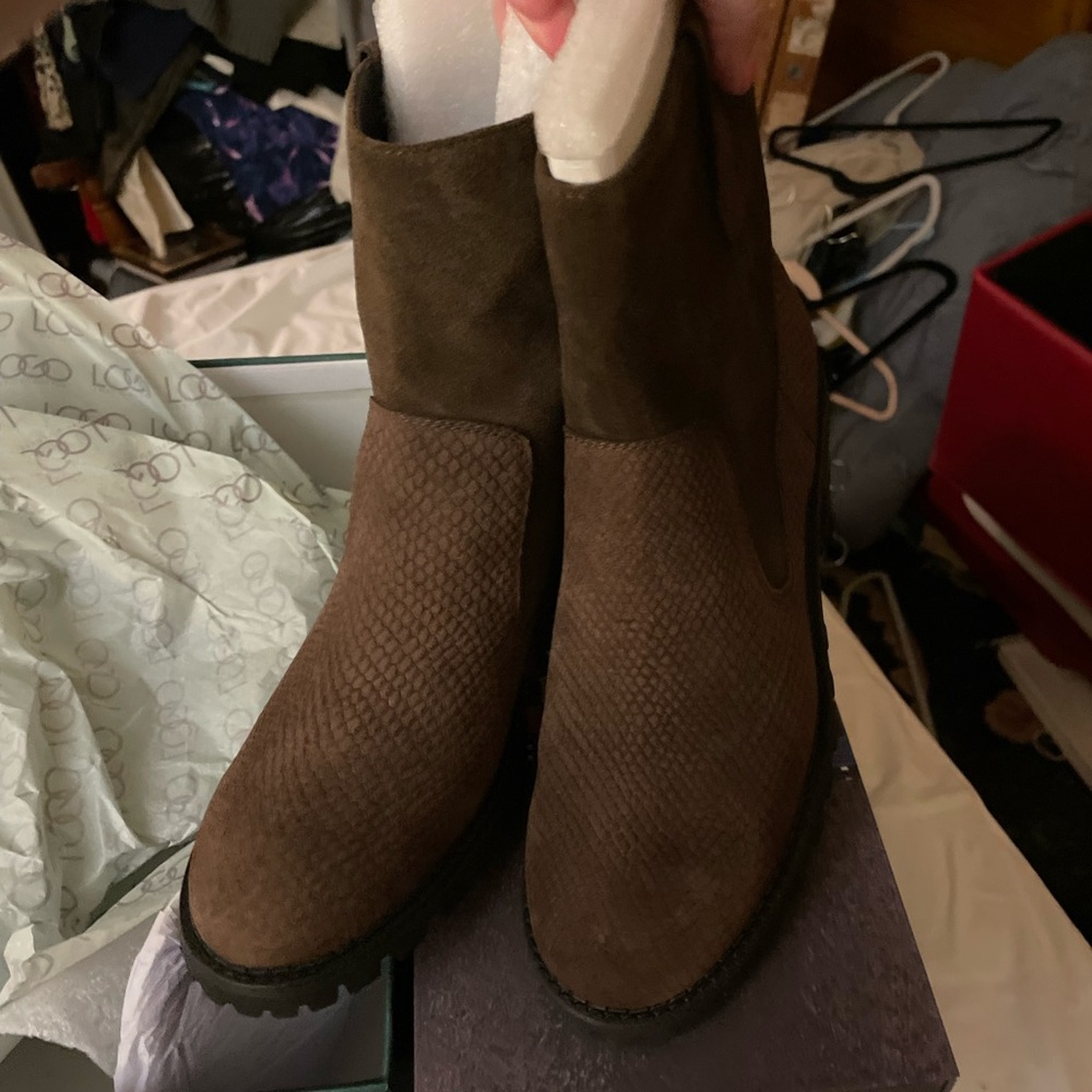 SOLD ❌ NWOT Logo by Lori Goldstein suede brown boots - Picture 3 of 10